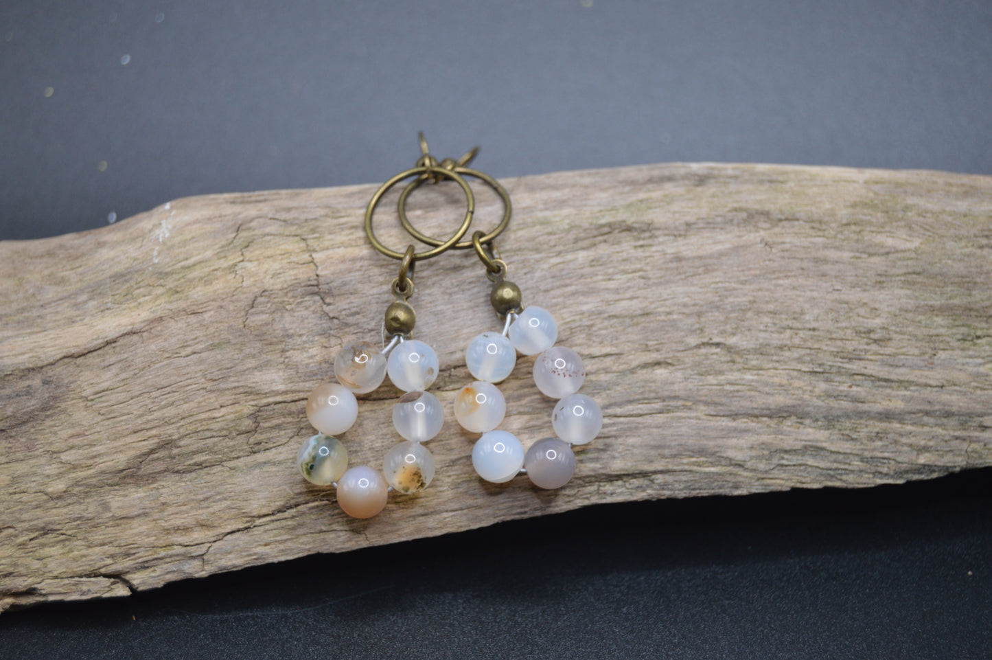 Vintage Elegance: Natural Agate Earrings with Antique Gold Finish