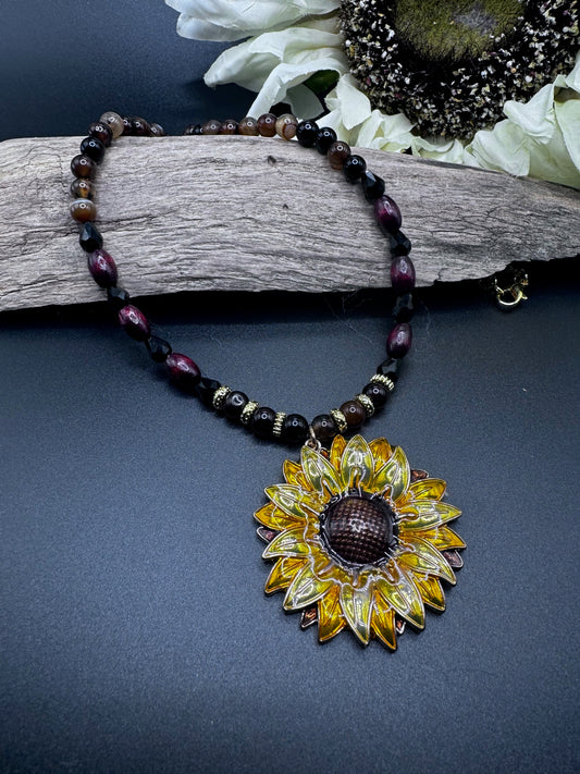 Sunflower & Agate Gemstone Necklace – 21 Inches