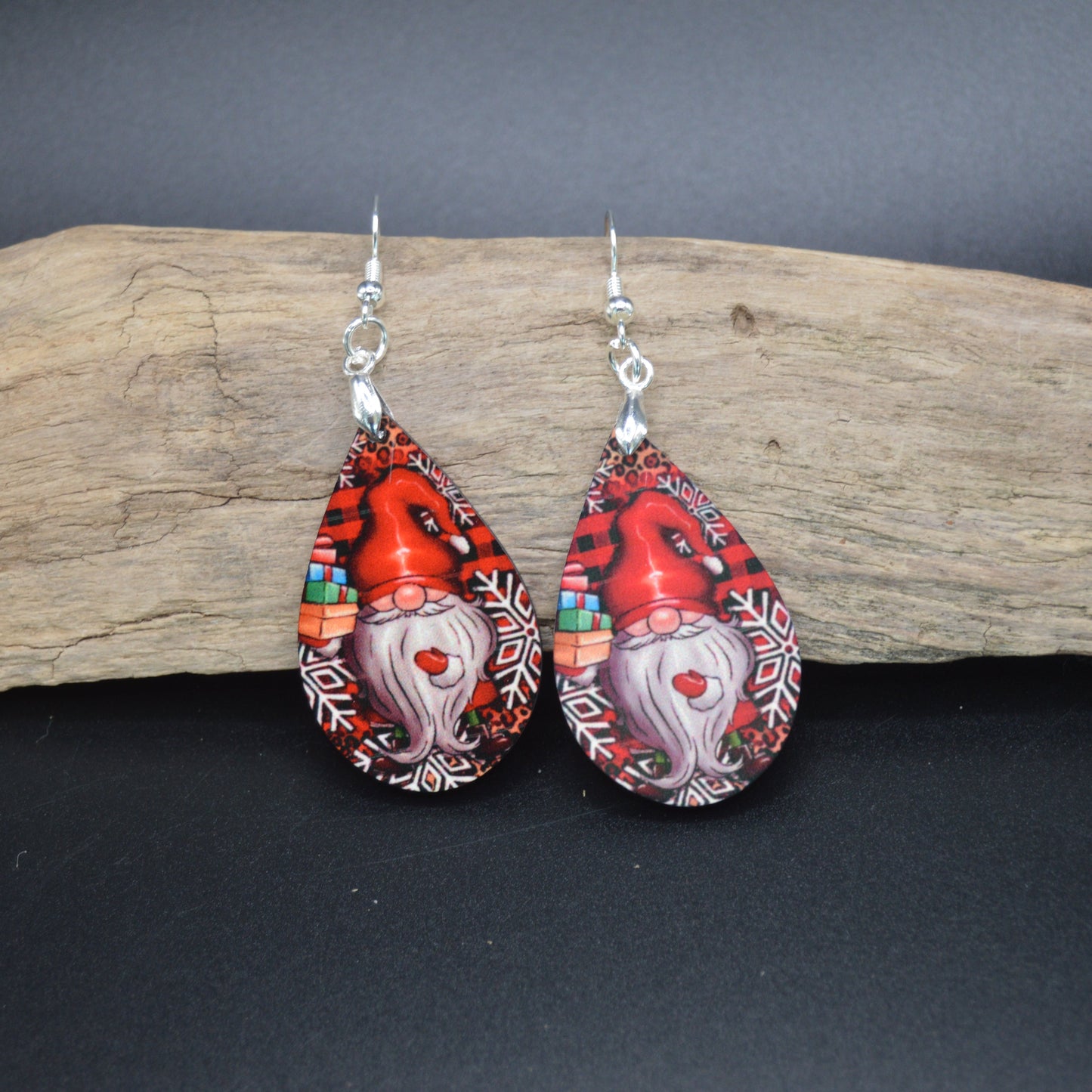 Jolly Santa with rosy cheeks and twinkling eyes—pure holiday cheer in a teardrop.