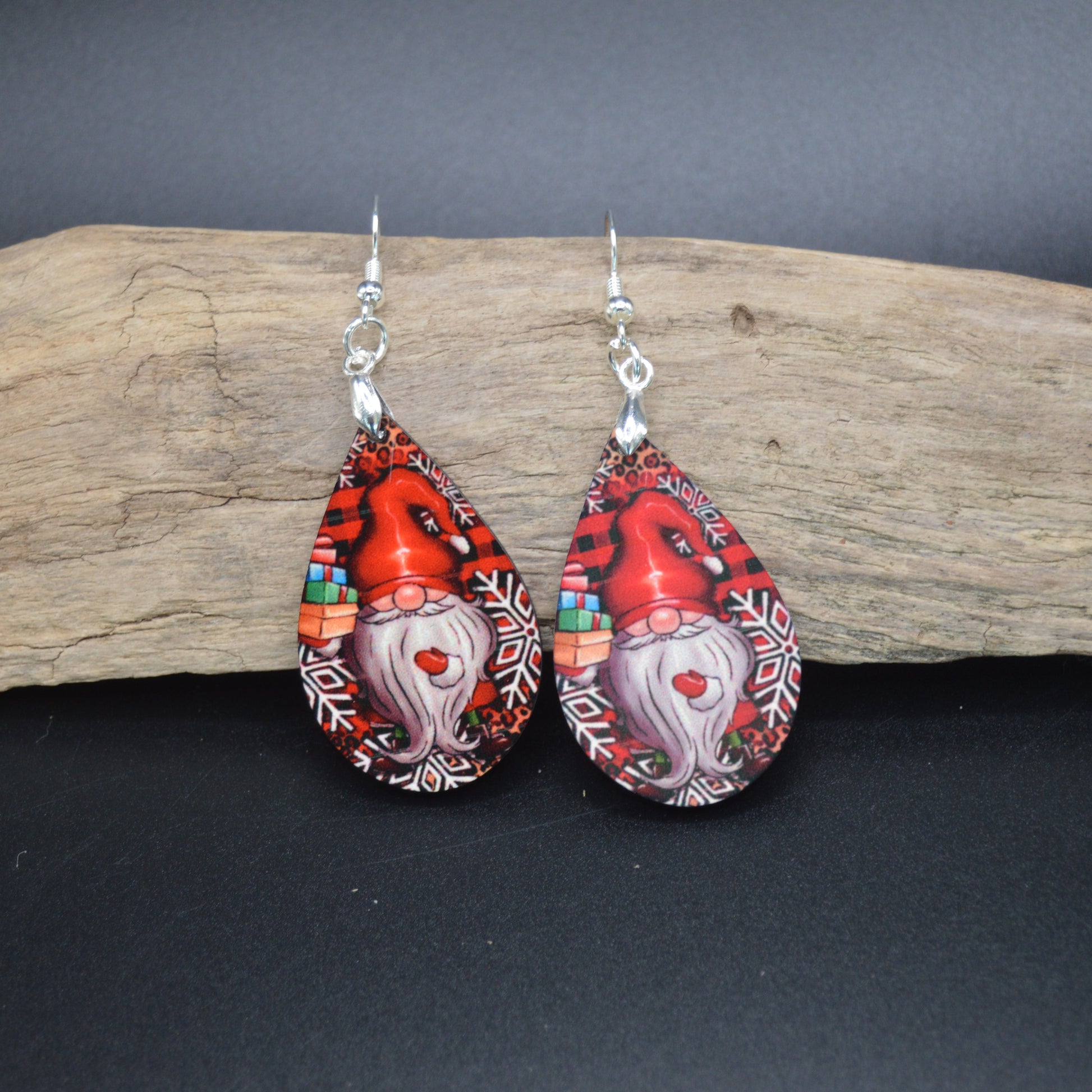 Jolly Santa with rosy cheeks and twinkling eyes—pure holiday cheer in a teardrop.